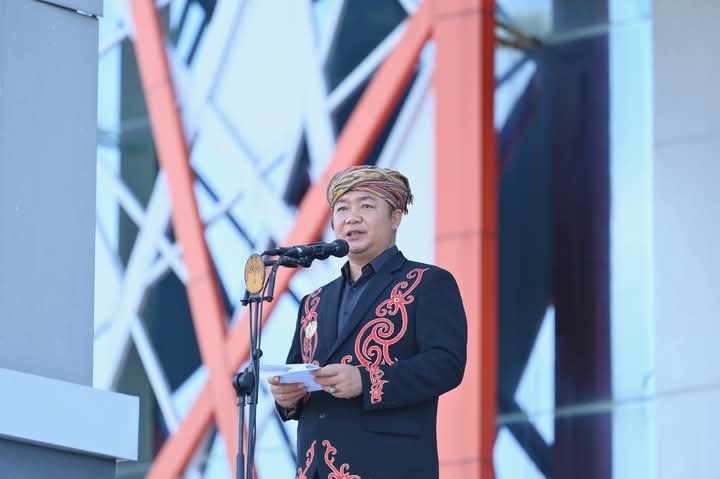 Bupati Ketapang saat pimpin upacara Peringatan Hardiknas, 2 mei 2025