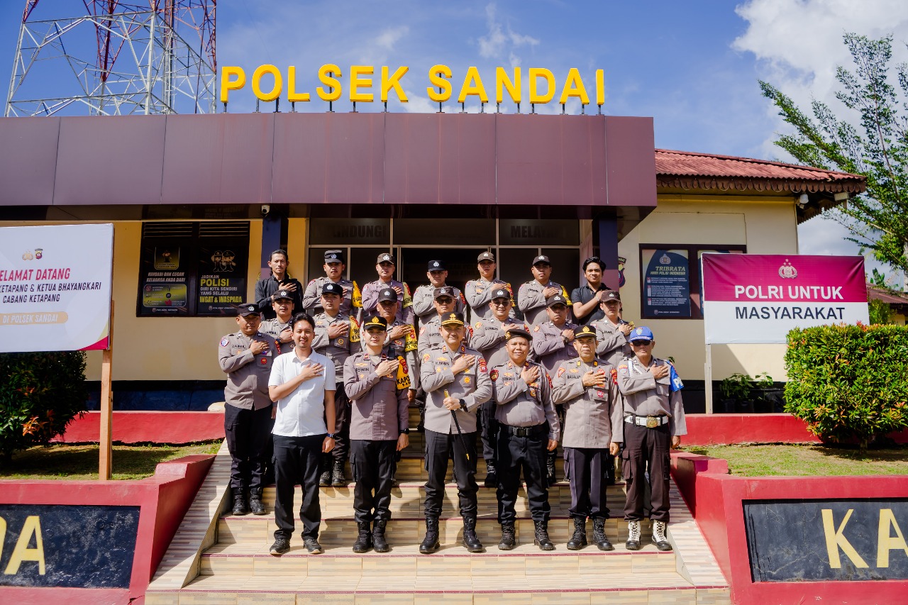 Kapolres Ketapang Kunjungi Polsek Sandai dan Kunjungi UMKM lokal