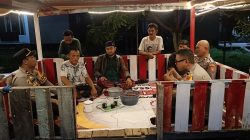 KAPOLSEK MUARA PAWAN KETAPANG PIMPIN PATROLI BLUE LIGHT, KUNJUNGI POS KAMLING DESA SUNGAI AWAN KANAN