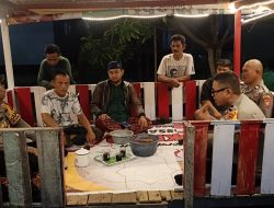 KAPOLSEK MUARA PAWAN KETAPANG PIMPIN PATROLI BLUE LIGHT, KUNJUNGI POS KAMLING DESA SUNGAI AWAN KANAN