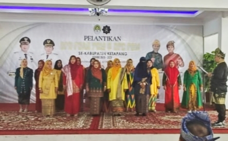 Pengurus DPD Puan saat dilantik di pendopo Bupati ketapang