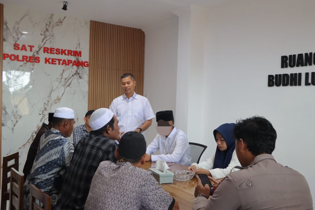 POLRES KETAPANG FASILITASI AKAD NIKAH SEORANG TAHANAN DI RUANG SATRESKRIM